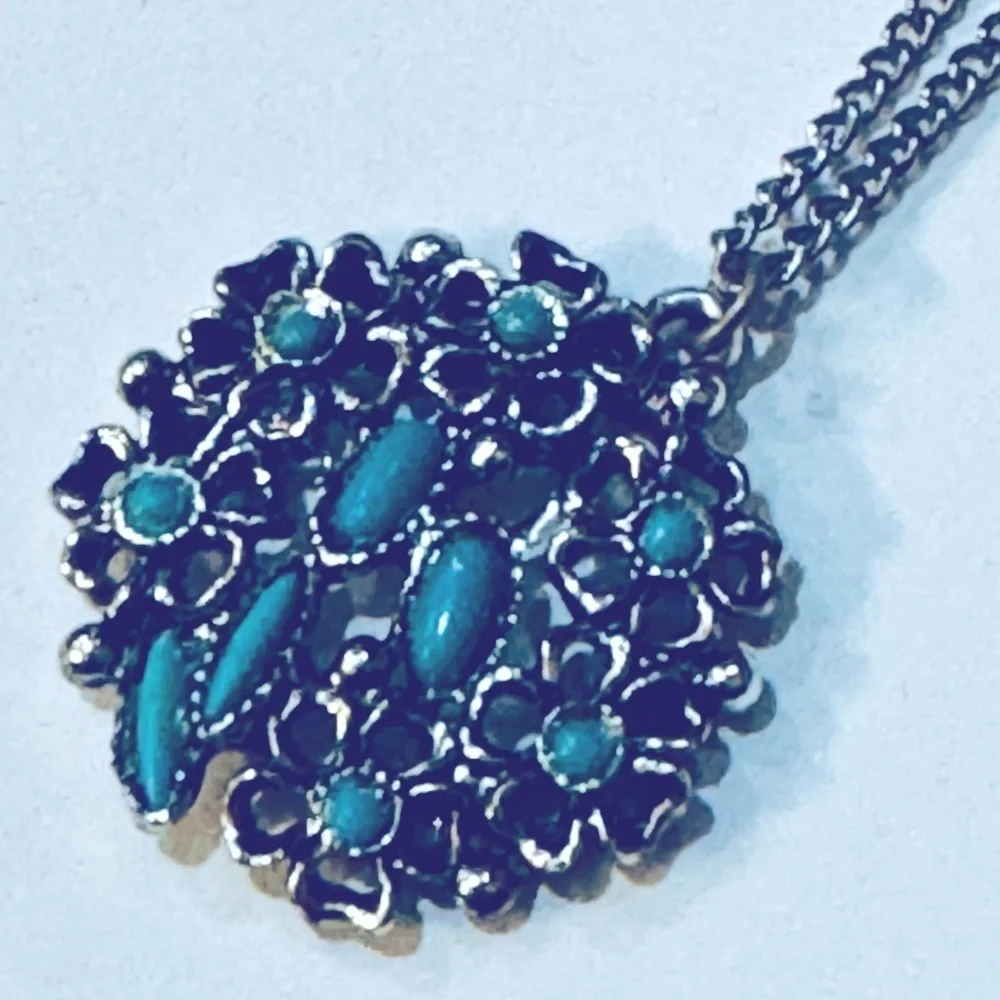 Elegant Silver and turquoise Floral‎ Pendant Necklace